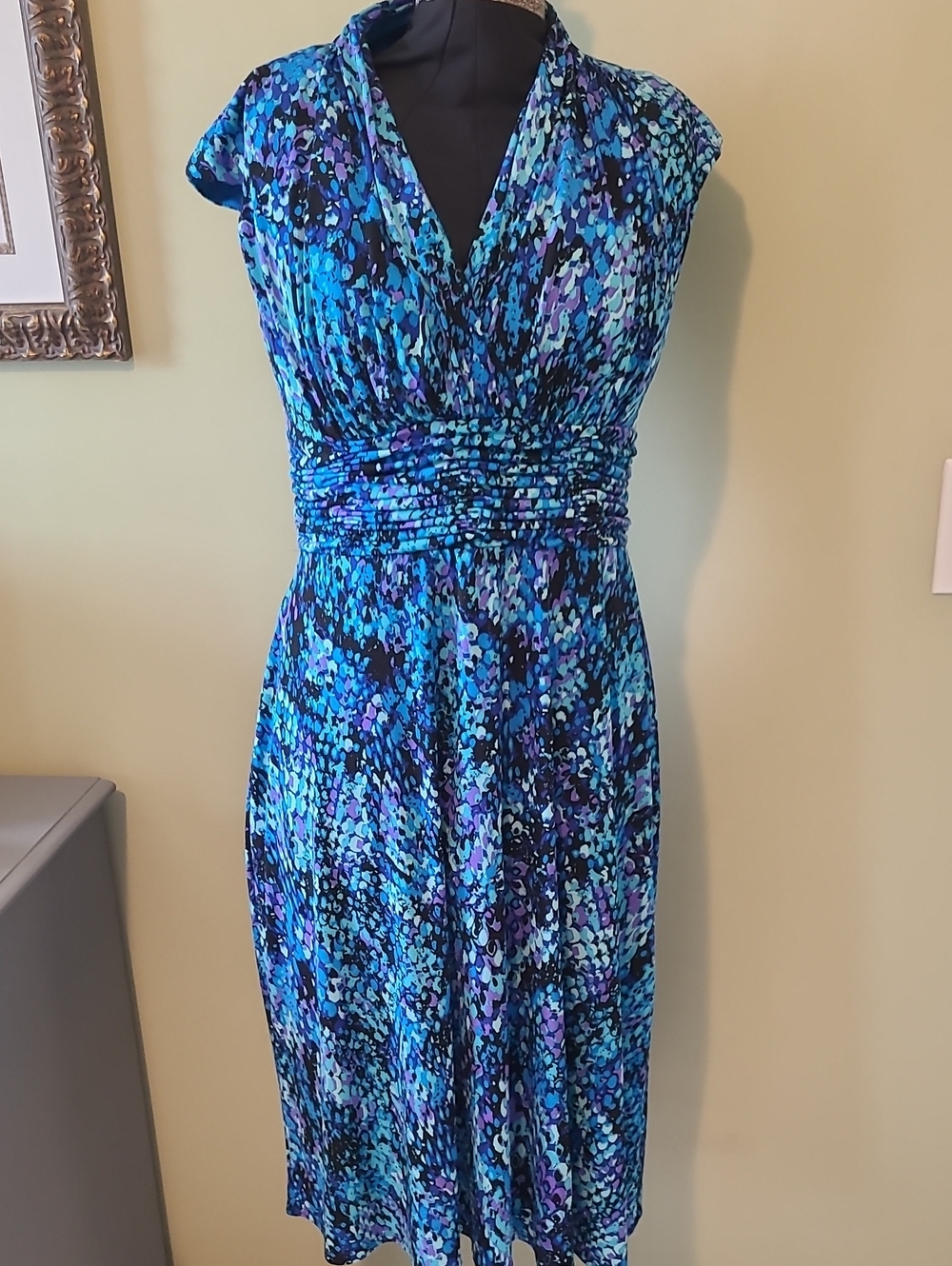 Evan Picone Black Label Blue Multi-Print V-Neck Dress Size 10